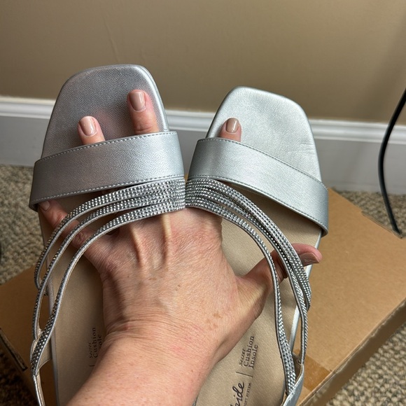 NWOT - Lifestride Womens Joy Strappy Sandal, Silver, Size 8.5W - Picture 16 of 16